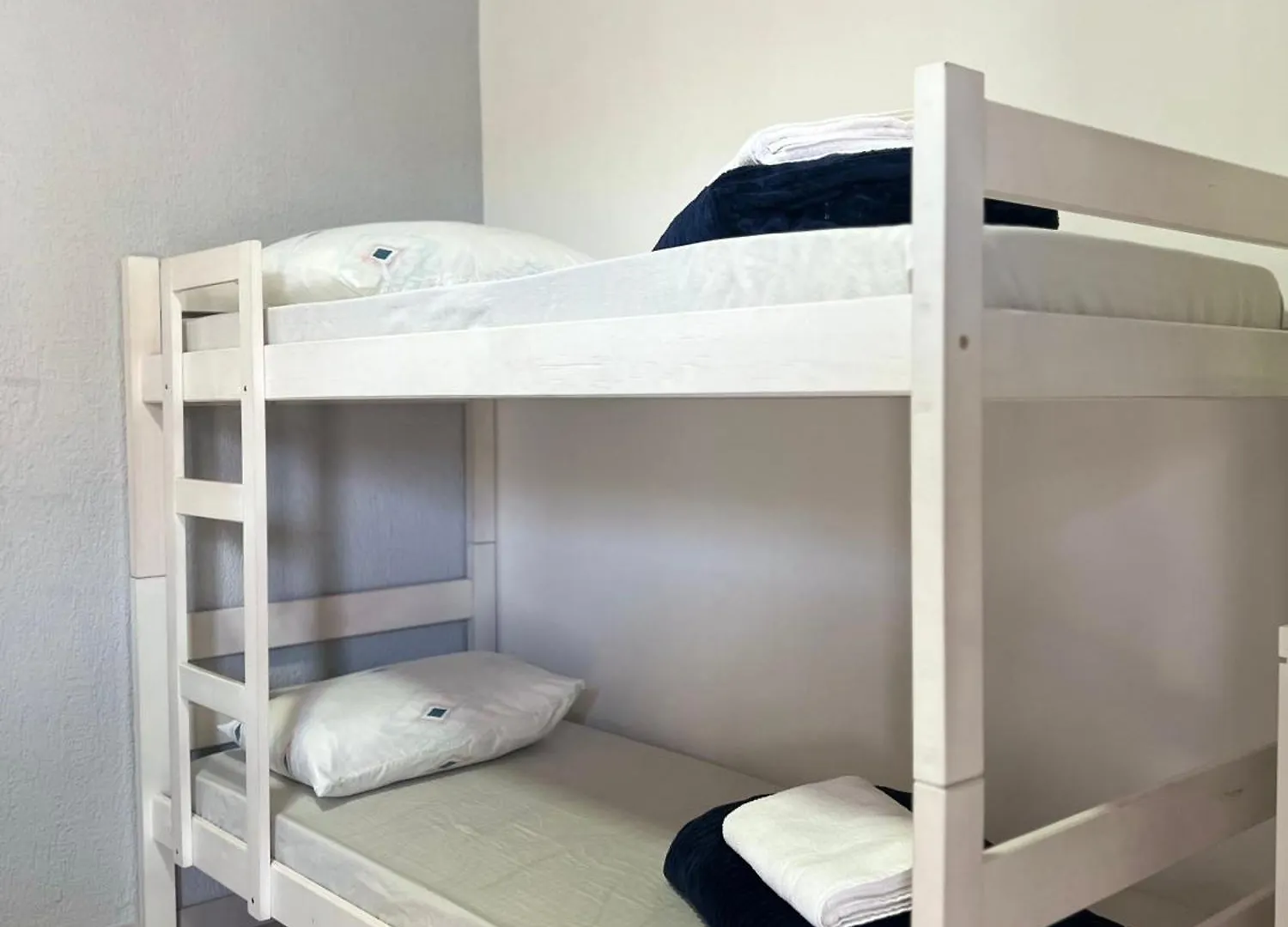 Quarto em Acomodações Particulares Pousada Suite Suzena Penha  Brasil
